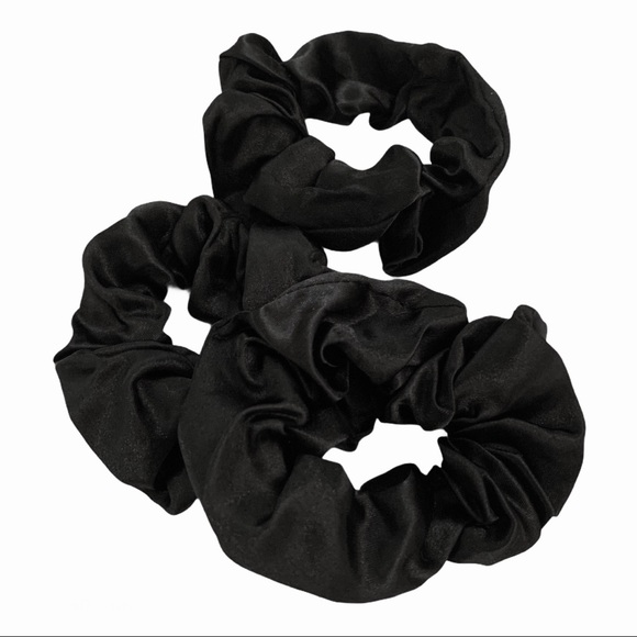 🍒2/20$ Satin Scrunchies Black Set of 3 NWOT - Picture 1 of 3